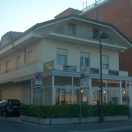 Trevi ホテル 2*