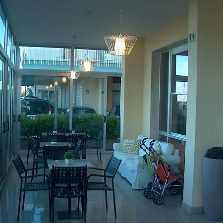 Trevi Hotel 2*
